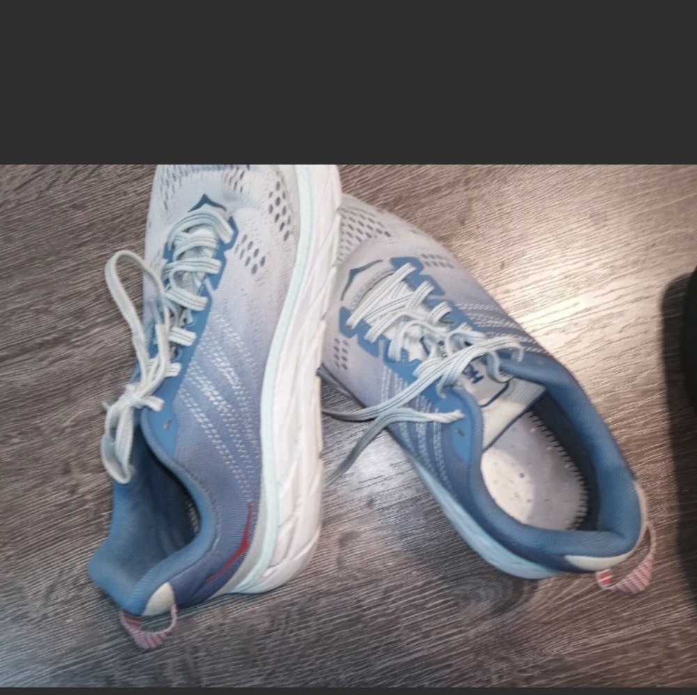HOKA ONE ONE CLIFTON 6 SIZE 7.5D